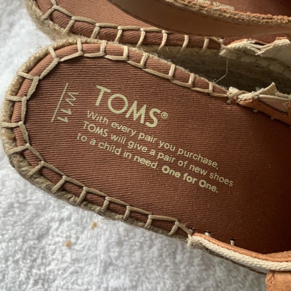Tom’s wedge open toed sandal - Picture 3 of 4